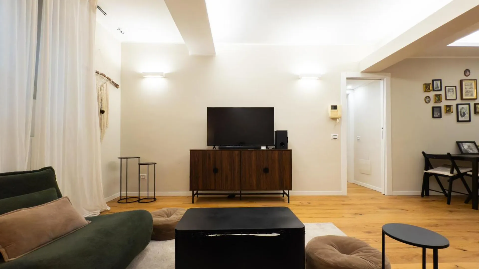 Ideal Rent - De Sanctis 61 Milan 0*,  Italy